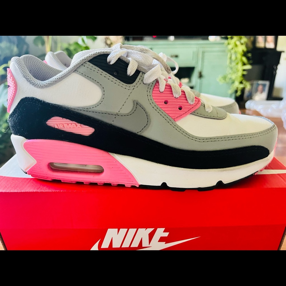 Airmax 90 White Pink and Black 24.5 cm 6.5Y